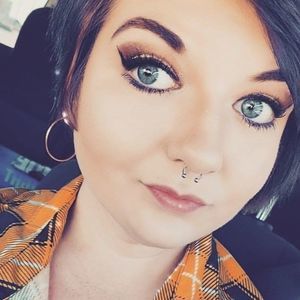 Meet your Posher, Caitlin